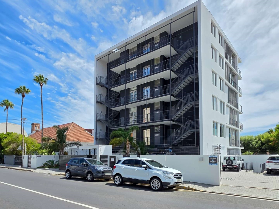To Let 1 Bedroom Property for Rent in Green Point Western Cape